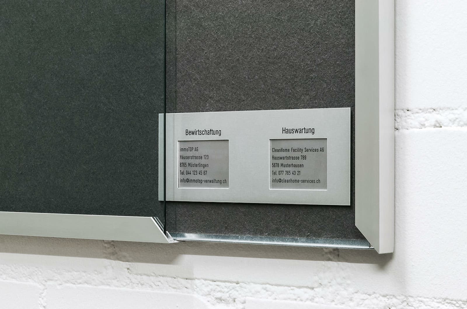 Auswechselbare Schilder am refa InfoBoard